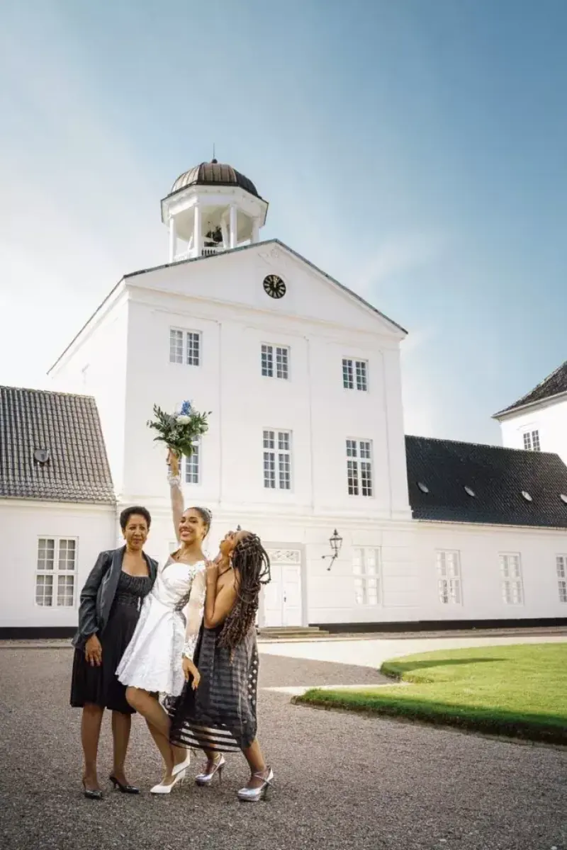 Bride cheering with her friends in Gråsten